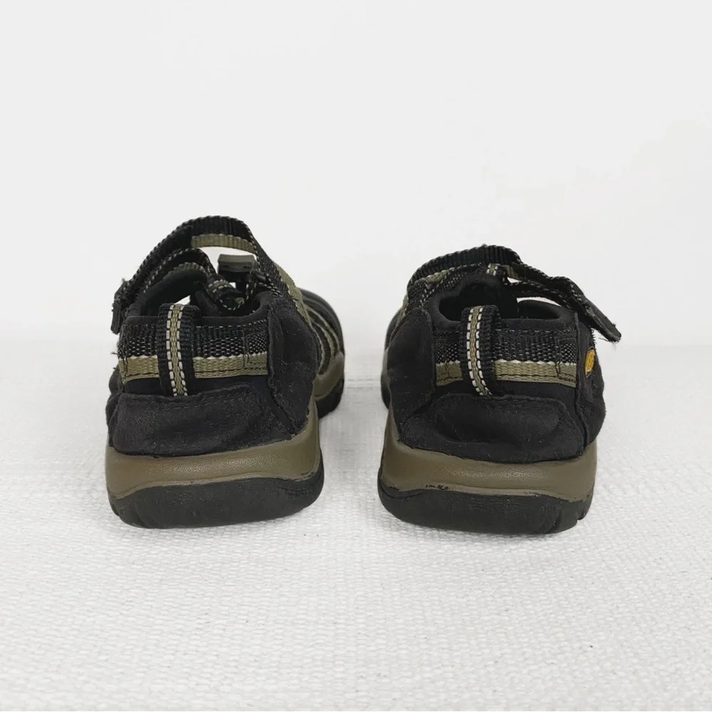 KEEN Newport Closed Toe Hiking Sandals Kids size 3